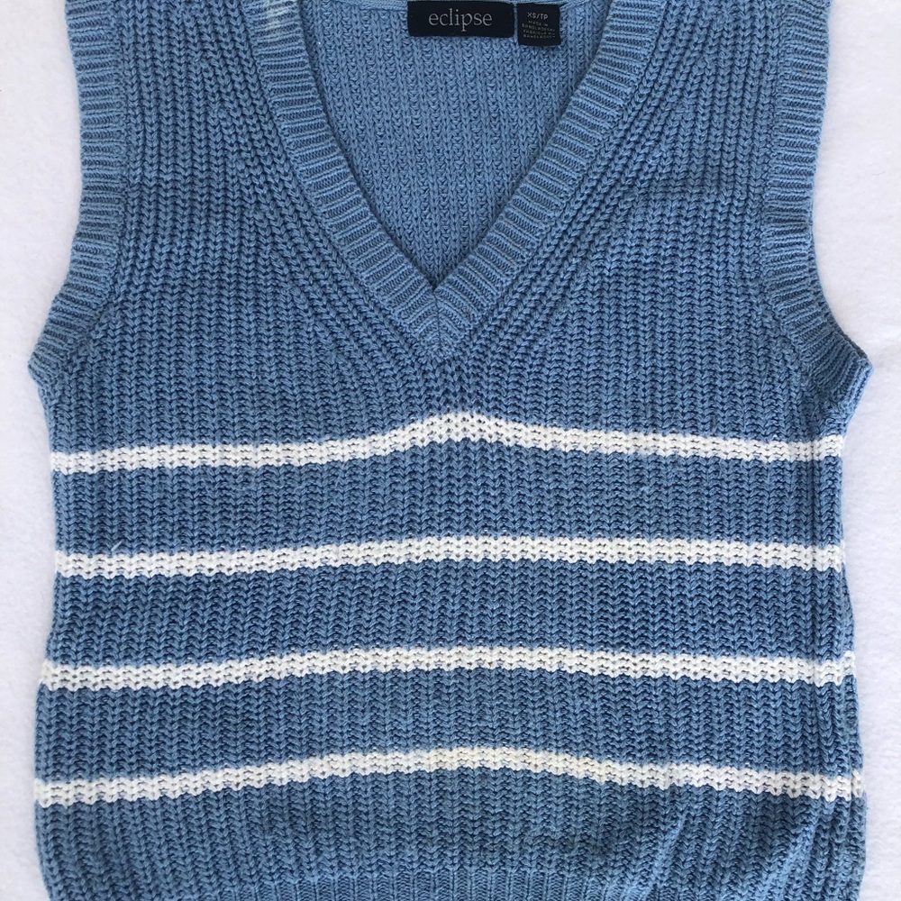 Eclipse V-Neck Sweater Vest in Blue and White